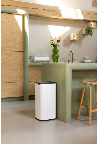 Fehér acél érintésre nyíló szemetes 30 l Bo Touch – Brabantia