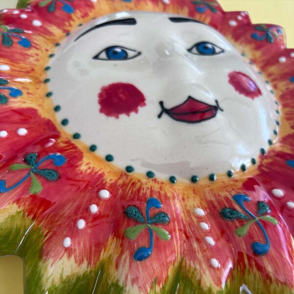 Sol de Fiesta kézzel festett spanyol kerámia nap fali dísz – 27 cm – a korall-piros, zöld szegélyes változat