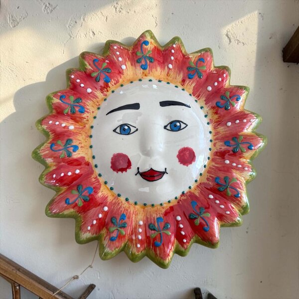 Sol de Fiesta kézzel festett spanyol kerámia nap fali dísz – 27 cm – a korall-piros, zöld szegélyes változat