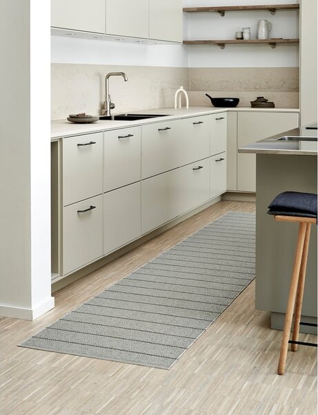 Szürke kültéri-beltéri szőnyeg 70x90 cm Carl Warm Grey – Pappelina