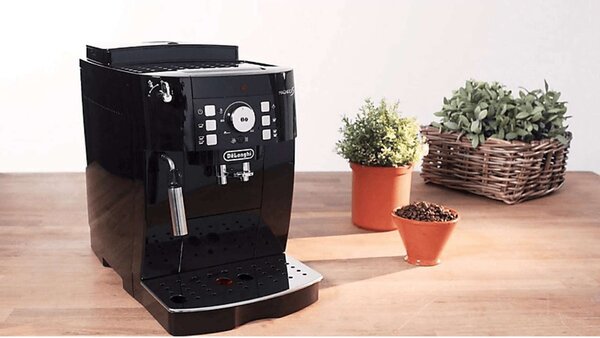DeLonghi ECAM21117.B Magnifica S Automata Kávéfőző 1450W, 1,8l, Fekete