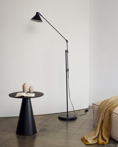 Fekete állólámpa fém búrával (magasság 220 cm) Dione – Kave Home
