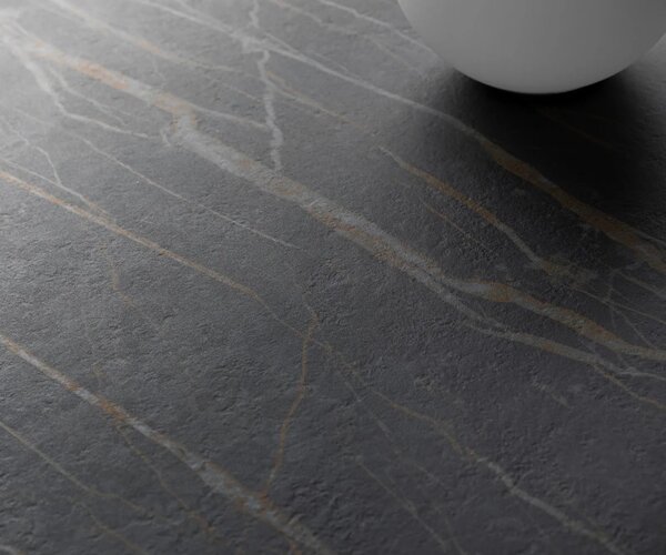 DELIFE Konzolasztal Edge hajóformájú 180x40 cm Laminam® kerámia Noir Desir barna Conos fém titán színű hatású