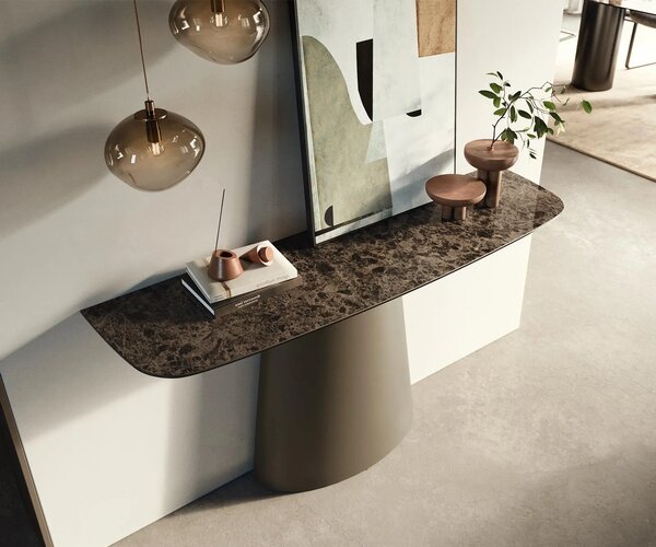 DELIFE Konzolasztal Edge hajóformájú 140x40 cm kerámia emperador extra polírozott sötétbarna kúpos fém titán színű hatású