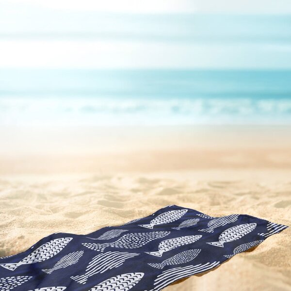 Sötétkék strandtörölköző 90x180 cm Fish – DecoKing