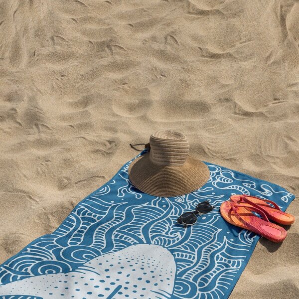 Kék strandtörölköző 90x180 cm Shark – DecoKing