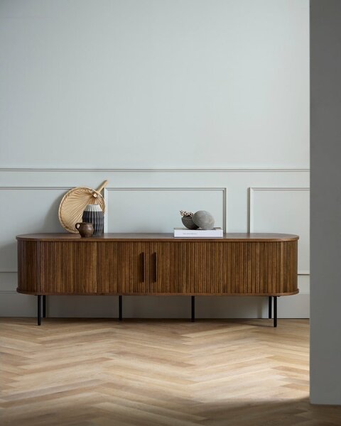 Barna TV-állvány tölgyfa dekorral 180x56x45 cm Nola – Unique Furniture