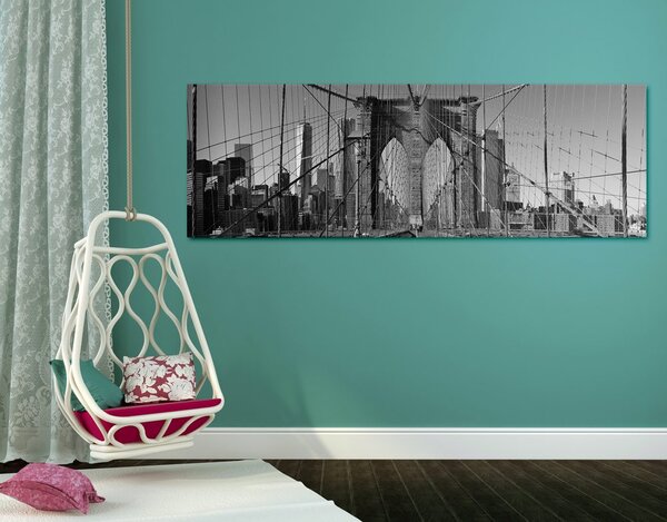 Kék Manhattan híd New Yorkban fekete fehérben