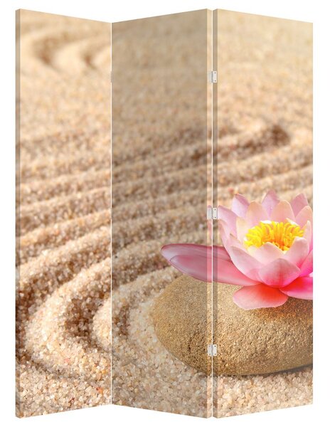 Paraván - Kő, virággal a homokban (126x170 cm)