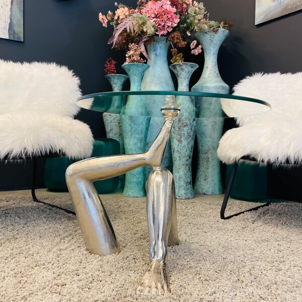 Női lábon álló üveg Design asztal