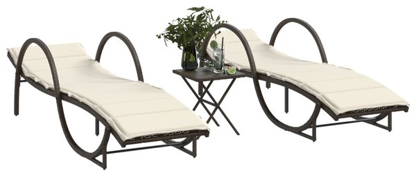 2 db barna polyrattan napozóágy asztallal