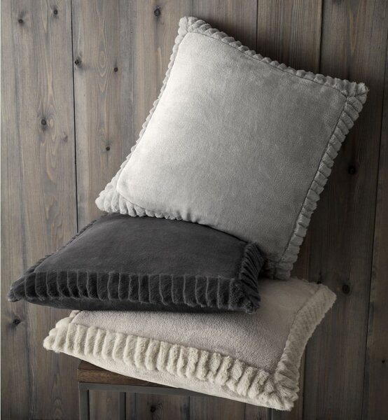 Díszpárna 55x55 cm Velvet and Faux Fur – Catherine Lansfield