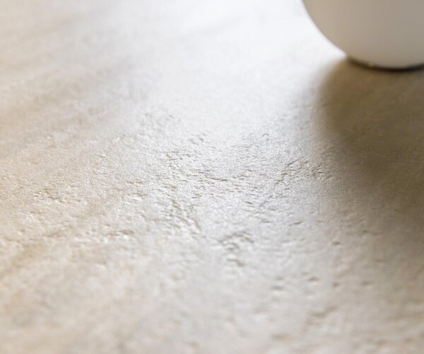 DELIFE Étkezőasztal Edge 200-300x100 cm kerámia Laminam® Travertino Bianco krémfehér W alakú láb titán színű effekt finish kihúzható