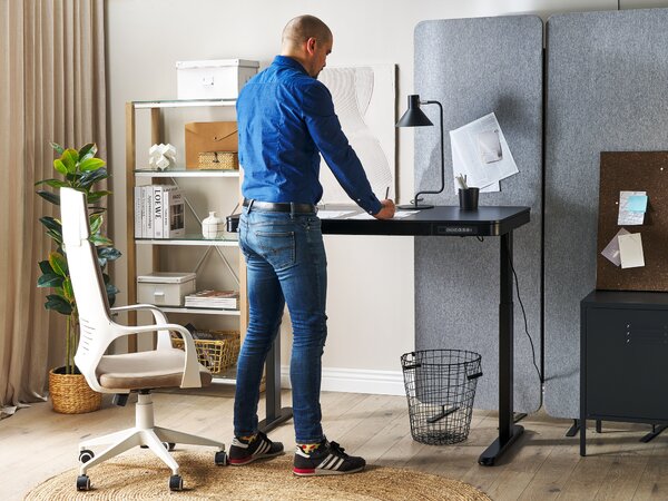 Fekete színű elektromosan állítható asztal USB csatlakozóval 120 x 60 cm KENLY