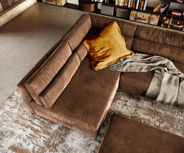 DELIFE "U alakú kanapé Elio 300x185 cm bőr imitáció vintage barna antik puffal"