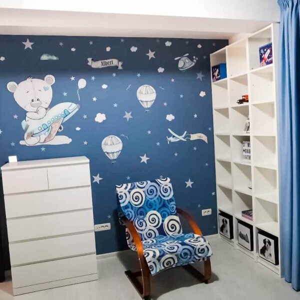 INSPIO - átragasztható textil matrica - Falmatricák fiúknak - Maci repülővel és hőlégballonokkal