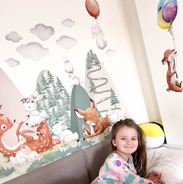 INSPIO - átragasztható textil matrica - Falmatricák gyerekeknek - Dombok őzikékkel és nyuszikkal