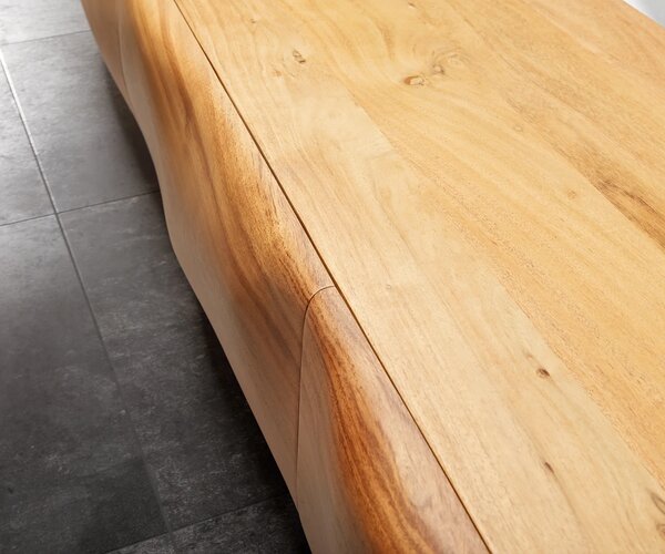 DELIFE TV szekrény New Live-Edge 175 cm akác természetes 4 ajtós lebegő fém láb fekete