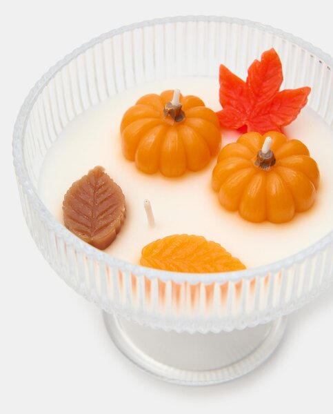 Sinsay - Illatgyertya tök- és levélmotívummal Pumpkin Spice - fehér