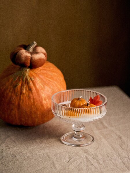 Sinsay - Illatgyertya tök- és levélmotívummal Pumpkin Spice - fehér