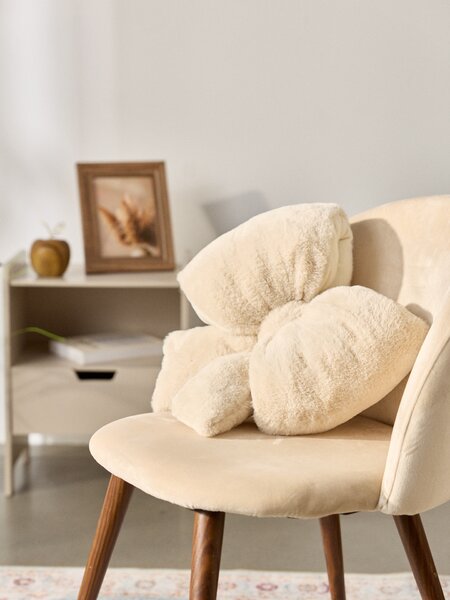 Sinsay - Dekoratív párna masni alakban, szőrmés szegéllyel - testszínű