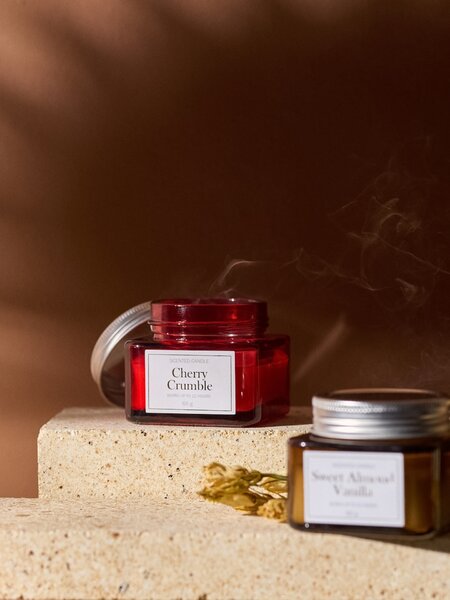 Sinsay - Illatos gyertya Cherry Crumble - mályva
