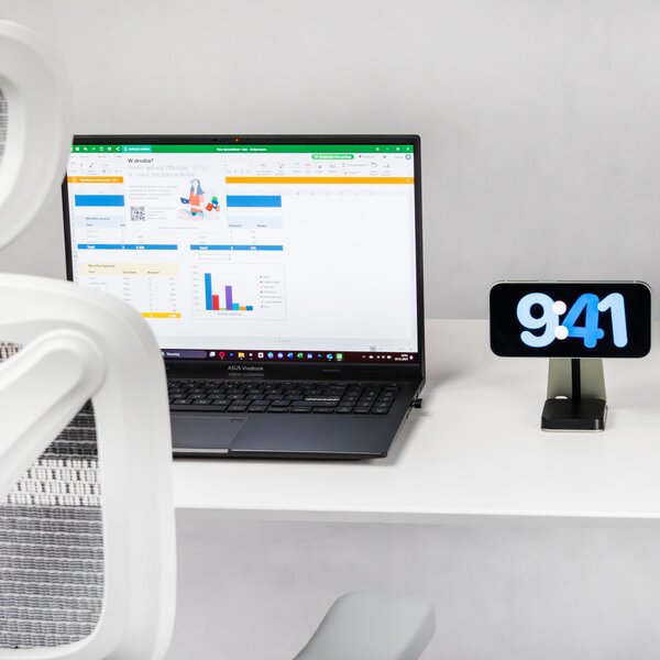 Elektromosan állítható magasságú íróasztal 138x67cm fehér/fekete | LVN System Control Flex+