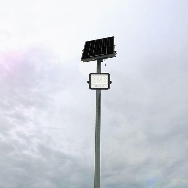 V-TAC 8W napelemes LED reflektor, 2000K - 8000K között állítható színhőmérséklettel - SKU 24083