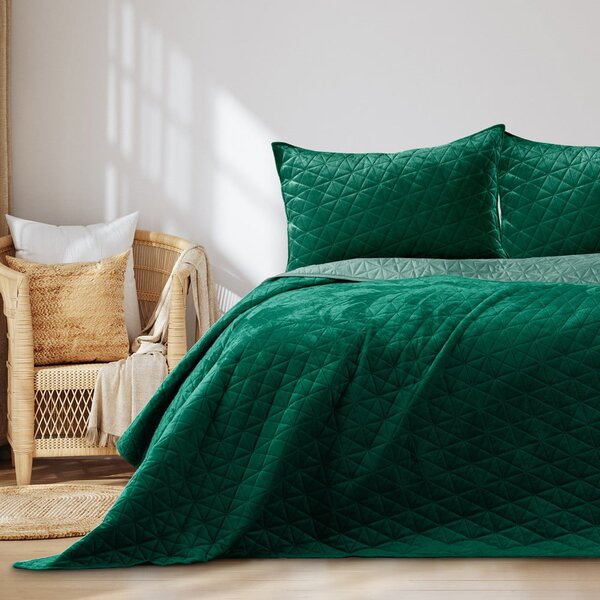 Zöld bársony steppelt ágytakaró 220x240 cm Laila – AmeliaHome