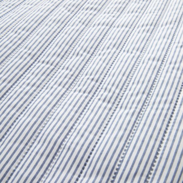 Kék steppelt ágytakaró 220x230 cm Stripe – Catherine Lansfield