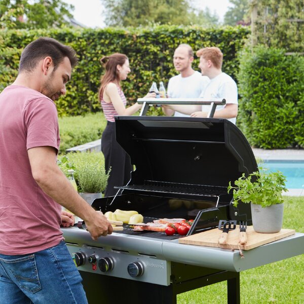 Barbecook BC-GAS-2002 Spring 3112 gázgrill, 3db főégő, lakozott acél, tárolóval, 133x57x115cm