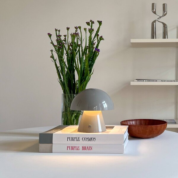 Lindby LED-es, újratölthető asztali lámpa Nevijo, szürke, Ø18cm, USB,, dimmelhető, Alu / szürke / cink, Nappali / Étkező, fém, Fiatalos életstílus