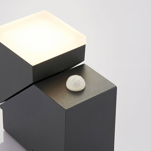 Lindby LED fali lámpa Sally, 15 cm, antracit, IP54, érzékelővel, Fekete, Alumínium, Modern