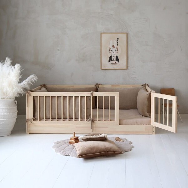 Luloo Bambi Natúr Montessori Vékony Rácsos Gyerekágy Zárható Ajtóval (100x200 Cm)