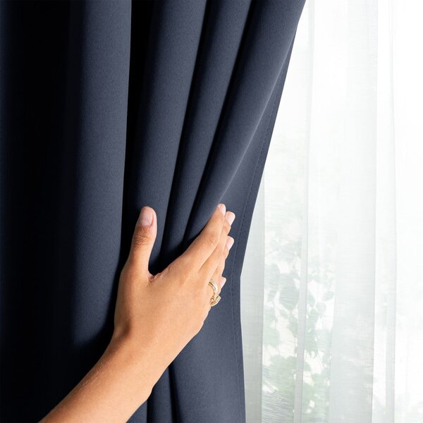 Sötétkék dimout (részleges sötétítő) függöny 140x175 cm Kierra – Restilo