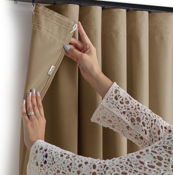 Bézs bársony dimout (részleges sötétítő) függöny 140x250 cm Velto – Filumi
