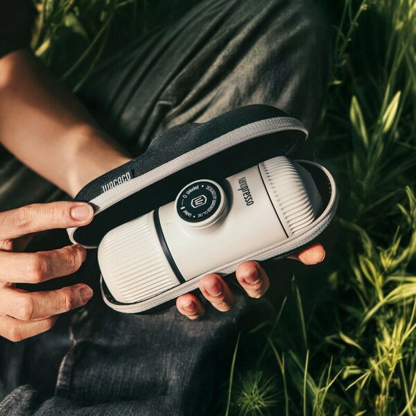 Wacaco Nanopresso Hidegfehér hordozható kávéfőző + kemény védőtok
