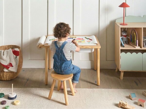 Gyermek asztal és székszett KEMPSEY Világosbarna Montessori Ágyneműtartóval