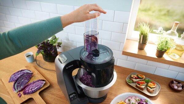 Bosch MUM5XC4E Serie 4 1000 W, 3.9 l, 7 fokozat Fekete-Inox-Átlátszó konyhai robotgép mérleggel
