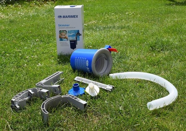 Univerzális, felakasztható skimmer
