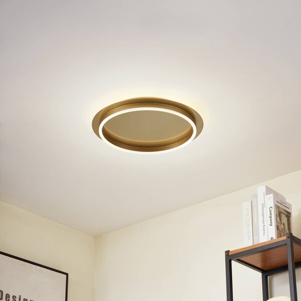 Lindby LED mennyezeti lámpa Kunis, arany, műanyag, Ø 46cm, Sárgaréz / arany, Nappali / Étkező, Műanyag, Modern