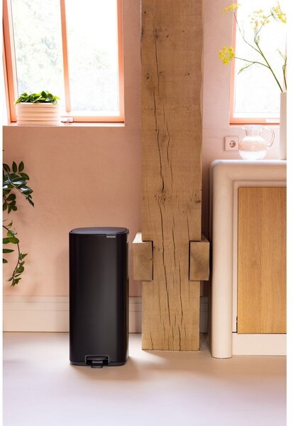 Matt fekete acél pedálos szemetes 30 l Bo – Brabantia