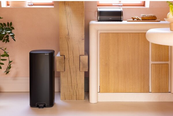 Matt fekete acél pedálos szemetes 30 l Bo – Brabantia