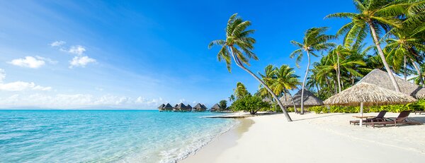Fotótapéta Strand pálmafákkal és kunyhókkal, Tenger fotótapéta, Népszerű fotótapéta, u74337 - Tapeko.hu
