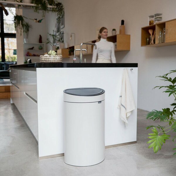 Brabantia Touch Bin New Soft-Touch nyomófedeles hulladékgyűjtő belső tartállyal, ovális, 40L - L méret, acél, világos bézs - 200748