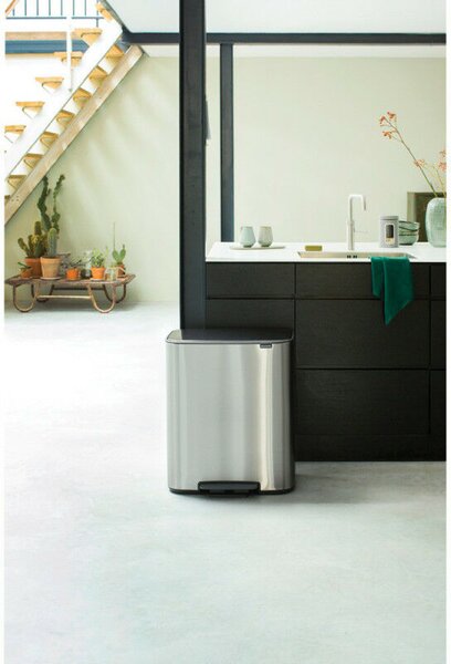 Brabantia Bo Pedal Bin pedálos szelektív hulladékgyűjtő szagmentesen záródó Soft-Close fedél, műanyag tartály, 2x30L - O méret, r.m. acél, selyem ujjlenyomatmentes - 211461