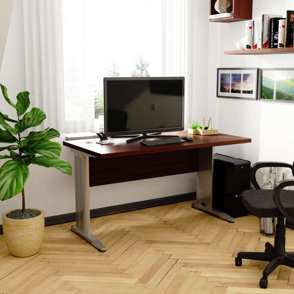 Akord Stílusos Wenge Számítógépasztal BM-135 - Minőségi Laminált Lemez, 135 cm Széles, Modern Matt Felület, Masszív Fém Lábakkal, Összeszerelés Szükséges