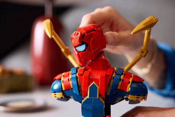 LEGO® Marvel Vas Pókember mellszobor (76326)