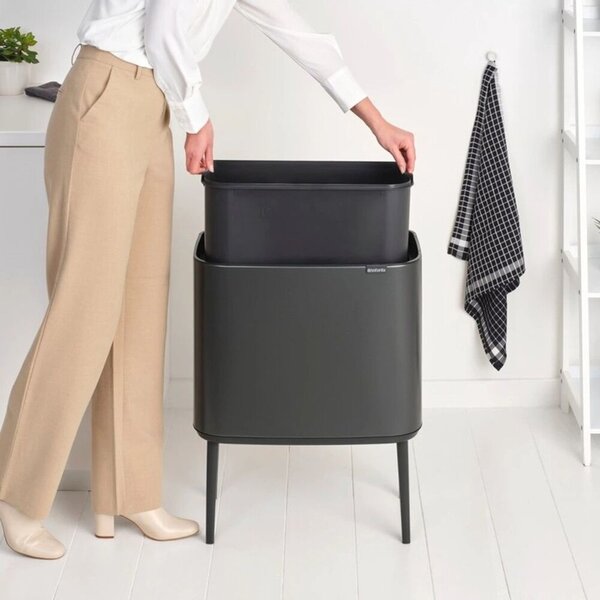 Brabantia Bo Touch Bin nyomófedeles hulladékgyűjtő, magasított, lábakon álló, műanyag tartály, 36L - R méret, acél, magabiztos szürke - 233562