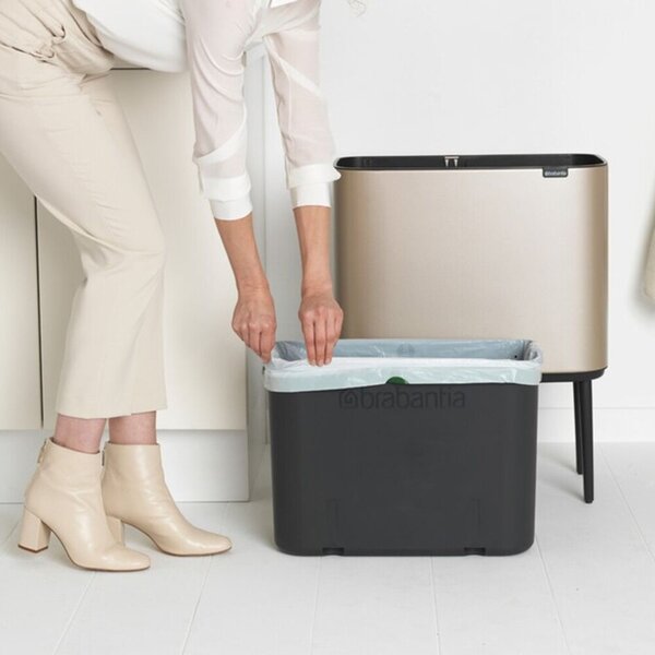 Brabantia Bo Touch Bin nyomófedeles hulladékgyűjtő, magasított, lábakon álló, műanyag tartály, 36L - R méret, acél, magabiztos szürke - 233562